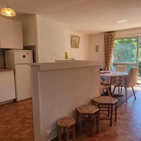 Apartment With Garden - Near