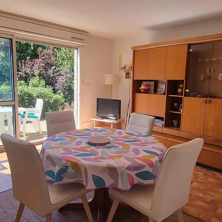 Apartment With Garden - Near