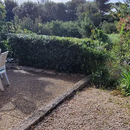 Apartment With Garden - Near